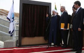 فشار ممکن است شرایط سخت ایجاد کند، اما ملت ایران در برابر قلدرها تعظیم نمی کند