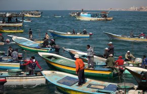 الاحتلال يقلص مساحة الصيد في بحر غزة مجددا
