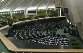 البرلمان الايراني يدعم اجراءات منظمة الطاقة النووية بمواجهة الحظر الامريكي