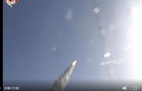 لحظه اصابت موشک به مواضع سعودی ها در جیزان + فیلم 