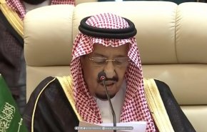 معارض سعودي يسخر من كلمة الملك في القمة: كلامه متناقض
