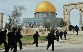 شاهد: مراسل العالم يشرح تفاصيل اقتحام الأقصى 