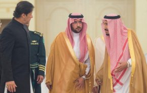 ویدیو.. رفتار غیرمعمول نخست وزیر پاکستان با شاه سعودی