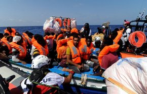 إنقاذ 80 مهاجرا غير شرعي قبالة السواحل الليبية
