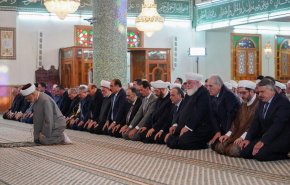 شاهد بالصور: الرئيس السوري يؤدي صلاة عيد الفطر المبارك