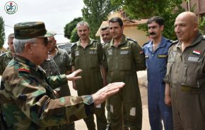 بازدید وزیر دفاع سوریه از یگان‌های ارتش سوریه در حماه
