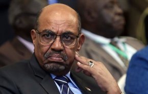الشرطة السودانية تنفي الأنباء عن محاولة لتهريب البشير