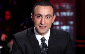 شاهد كيف أحرج ممثل مصري شهير الاعلامي عمرو أديب على الهواء مباشرة 