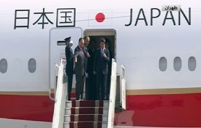 شاهد بالفيديو.. لحظة وصول الرئيس الياباني إلى طهران
