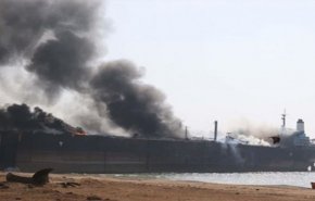 طيار يمني: تفجير الناقلات سيناريو مفتعل لانقاذ السعودية