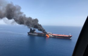فیلمی از خدمه نجات يافته نفتکش حادثه دیده در دریای عمان