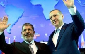 أردوغان ينعى محمد مرسي ويصفه بـ