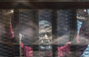 علامتان تزيدان الشكوك حول فرضية اغتيال مرسي 