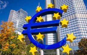ترامب يتهم المركزي الأوروبي بالتلاعب باليورو
