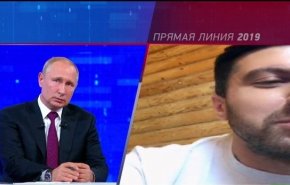 مدوّن روسي يروج لـ'الشاورما' خلال الخط المباشر مع بوتين