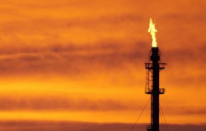 أسعار النفط تقفز بفعل التصعيد الامريكي ضد ايران