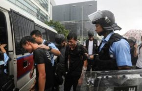 اشتباكات بين الشرطة والمتظاهرين في هونغ كونغ في ذكرى تسليمها للصين