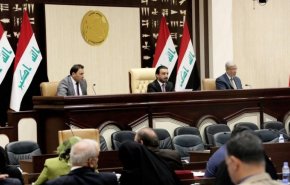 لماذا قرر البرلمان العراقي تمديد فصله التشريعي لمدة شهر؟
