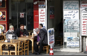 اسطنبول تزيل اللافتات العربية 