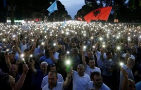 هزاران معترض آلبانیایی باز هم خواستار استعفای نخست‌وزیر شدند