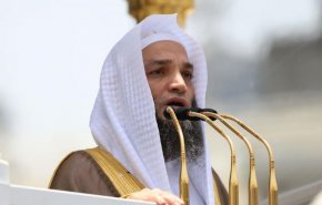 خطيب المسجد الحرام يحذر من انتشار الإلحاد بالسعودية!