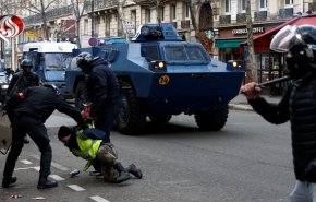 بازداشت 150 نفر از معترضان به ماکرون توسط پلیس فرانسه