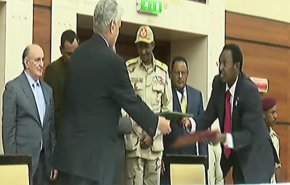 السودان.. العسكري والتغيير يوقعان الاتفاق السياسي