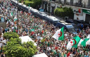 تظاهرات ده‌ها هزار نفر در الجزائر