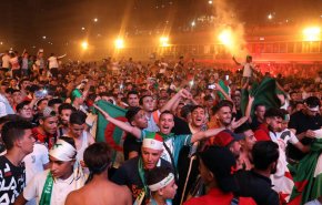 مصرع طفل بشظايا ألعاب نارية أثناء احتفالات الجمهور الجزائري

