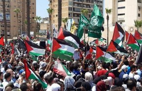 فلسطينيو لبنان يواصلون تصعيدهم ويلوحون بجمعة غضب