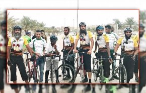 8 حجاج من لندن يصلون القاهرة بدراجاتهم في طريقهم لمكة