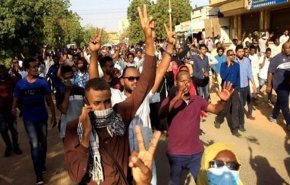 السودانيون ينتفضون ضد المجلس العسكري بعد مجزرة الابيض