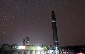 شاهد: كوريا الشمالية تطلق صاروخين جديدين وتهدد واشنطن 
