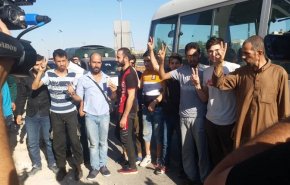 بالصور.. تحرير 15 شخصا كانوا محتجزين لدى المجموعات الإرهابية بريف حلب
