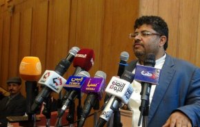 الحوثي يعلق على فرض أمريكا عقوبات ضد ظريف

