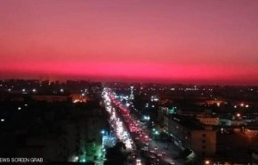 'سماء حمراء' تحير سكان القاهرة .. ما سرها؟