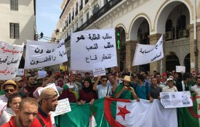 شاهد... تظاهرة جديدة للطلاب بالجزائر للأسبوع الـ24 على التوالي
