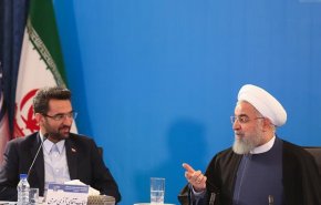 هدیه روحانی به خبرنگاران واکنش جالب وزیر ارتباطات را دربرداشت + فیلم
