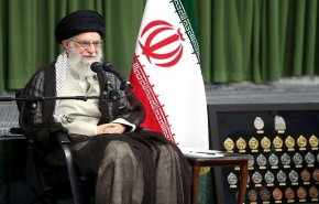 قائد الثورة: ينبغي للنخب الإيرانية مواصلة مسيرة التقدم