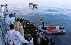 إنقاذ 80 مهاجرا من الغرق قبالة السواحل الليبية 