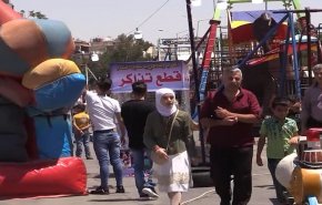 شاهد... أهالي دمشق يحتفلون بأجواء العيد وطقوسه وعاداته التقليدية