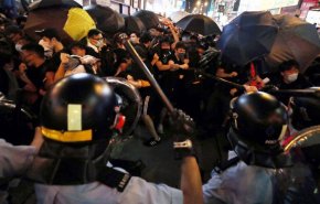 معترضان فرودگاه هنگ گنگ را اشغال کردند