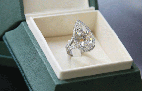 شاهد: خاتم خطوبة فريد من نوعه..ربما لم تروه حتى الان 