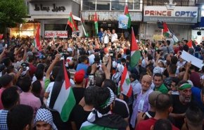 وزير العمل اللبناني يتحدى الحكومة ويرفض وقف الاجراءات ضد الفلسطينيين