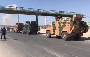 فيديو جديد..الطيران السوري يقصف رتل الجيش التركي ويمنعه من دخول خان شيخون
