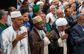 شاهد.. مشاركون من مختلف الاديان في المؤتمر الـ 17 لخدام المنبر الحسيني