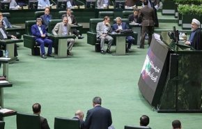 البرلمان الايراني يصوت غدا على وزيرين مرشحين بحضور روحاني
