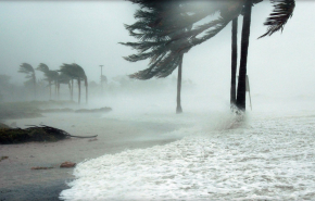 الإعصار دوريان يضرب الساحل الشرقي لفلوريدا