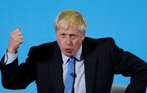 صحيفة التايمز: رئيس الوزراء البريطاني تلقى لكمة في الوجه