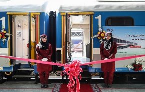 إيران تدشن 213 عربة قطار وقاطرة محلية الصنع + فيديو